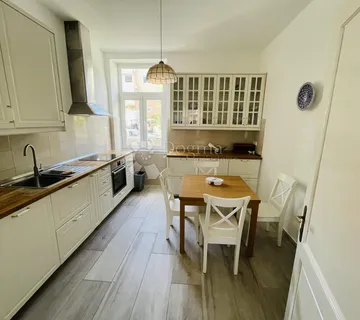 GOSPODSKI STAN ZA NAJAM U CENTRU OPATIJE - cover