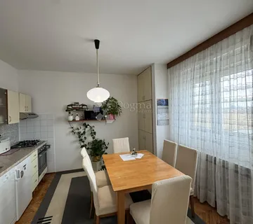 Prostrana obiteljska kuća blizu centra Bjelovara - cover