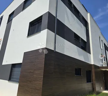 Luksuzna novogradnja 20 metara od mora - cover