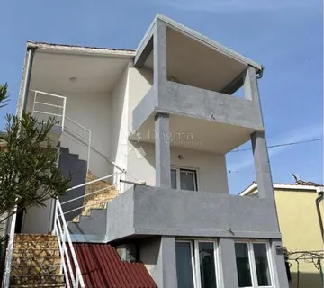 Kuća u nizu-Vrsi- PRILIKA - cover