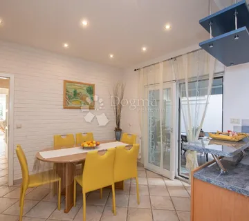Opatija, stan 140m2 s pogledom na more - cover