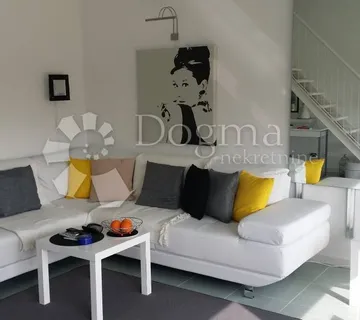 NOVIGRAD, dvoetažni apartman 100 m od mora - cover