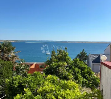 Stan s panoramskim pogledom na more  - cover