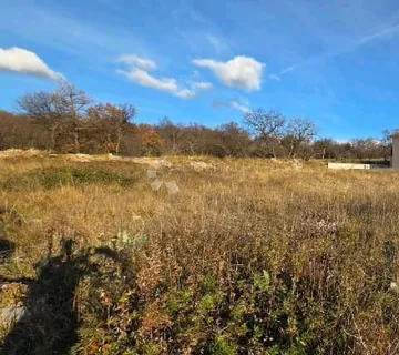 PRILIKA! Građevinsko zemljište na Krasici – mir, privatnost i idealna lokacija - cover