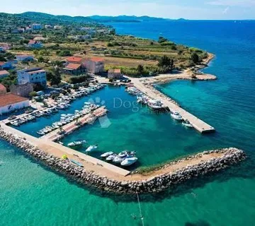 ZEMLJIŠTE PRVI RED DO MORA - cover