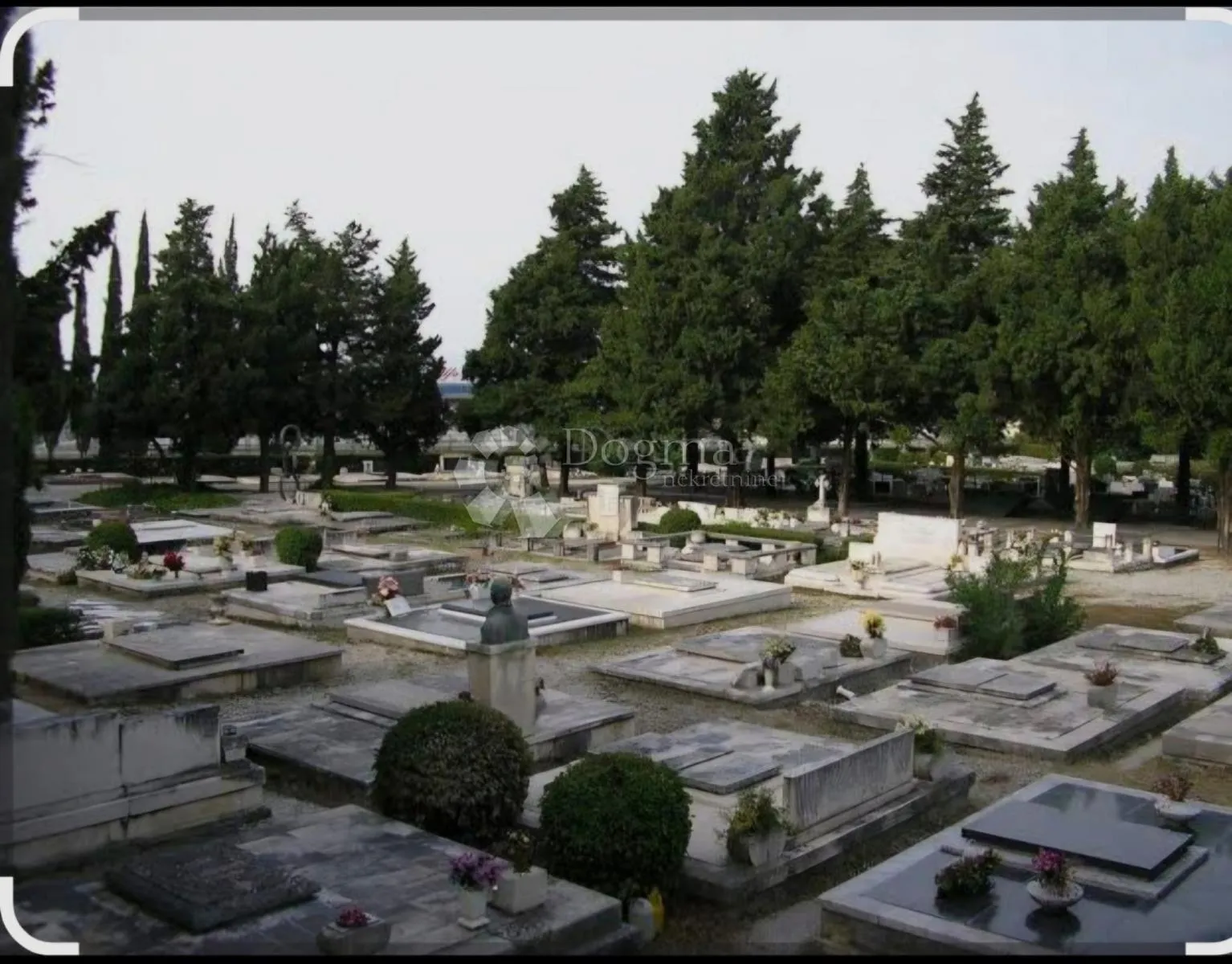 PRODAJA GROBNICE LOVRINAC SPLIT - cover