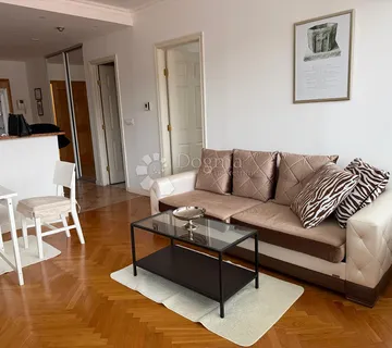 Importanne centar – moderan stan sa liftom i recepcijom (58 m²) - cover