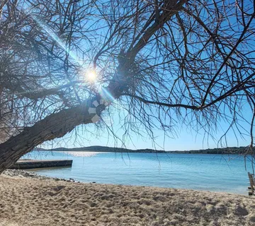 SRIMA - atraktivna  kuća u prvom redu do plaže s predivnim vrtom - cover