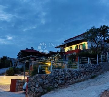 Villa uz more u Vinišću – idealna za miran odmor i uživanje u prirodi - cover