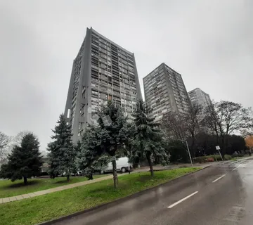 Prostran obiteljski stan u legendarnim Raketama – 107 m2 - cover