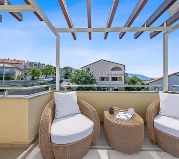  APARTMAN SA PANORAMSKIM POGLEDOM - cover