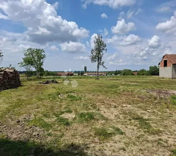 Prilika za investiciju – građevinsko zemljište s objektom! - cover