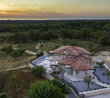 Luksuzna vila s pogledom na more, bazenom i 4 spavaće sobe - cover