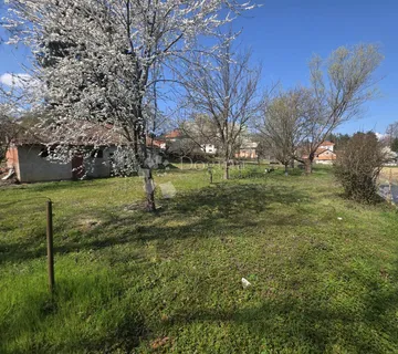 Građevinsko zemljište u centru Bedekovčine – 1.748 m², odlična lokacija i ravan teren - cover