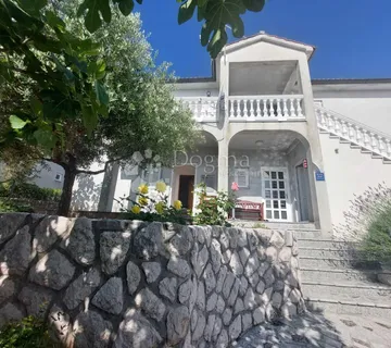 KRK  - KUĆA S 5 APARTMANA - cover