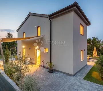 SAMOSTOJEĆA KUĆA UZ MORE (par minuta od plaže) BAŠKA - otok Krk - cover