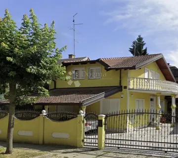 Luksuzna kuća u centru sa dodatnim objektom - cover