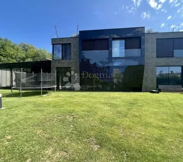 EKSKLUZIVNA VILA SA PANORAMSKIM POGLEDOM NA OPATIJU - cover