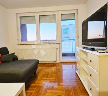 FANTASTIČAN STAN SA GARAŽNIM PARKIRNIM MJESTOM - cover