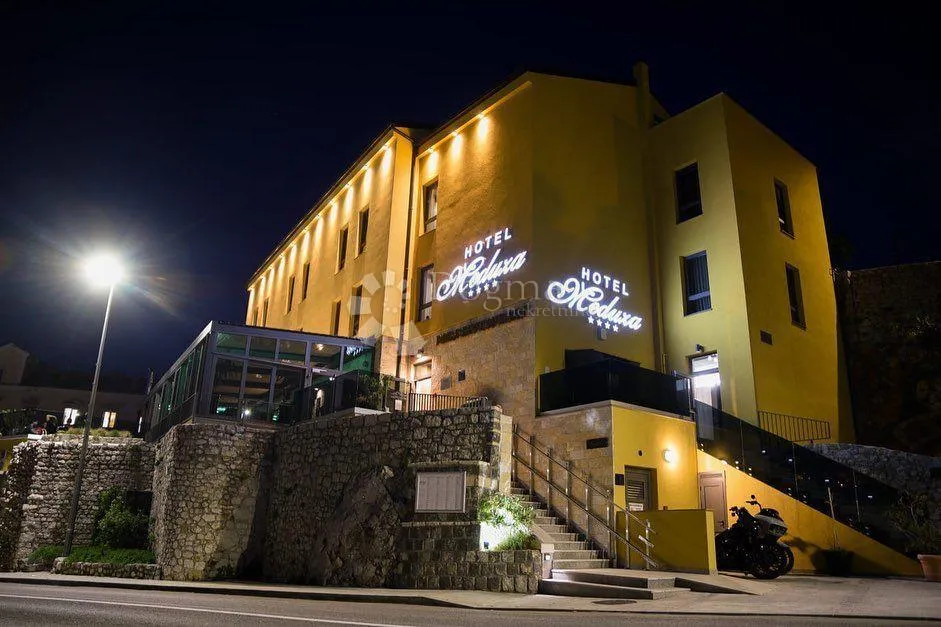 PRODAJE SE HOTEL U SENJU 4* - cover