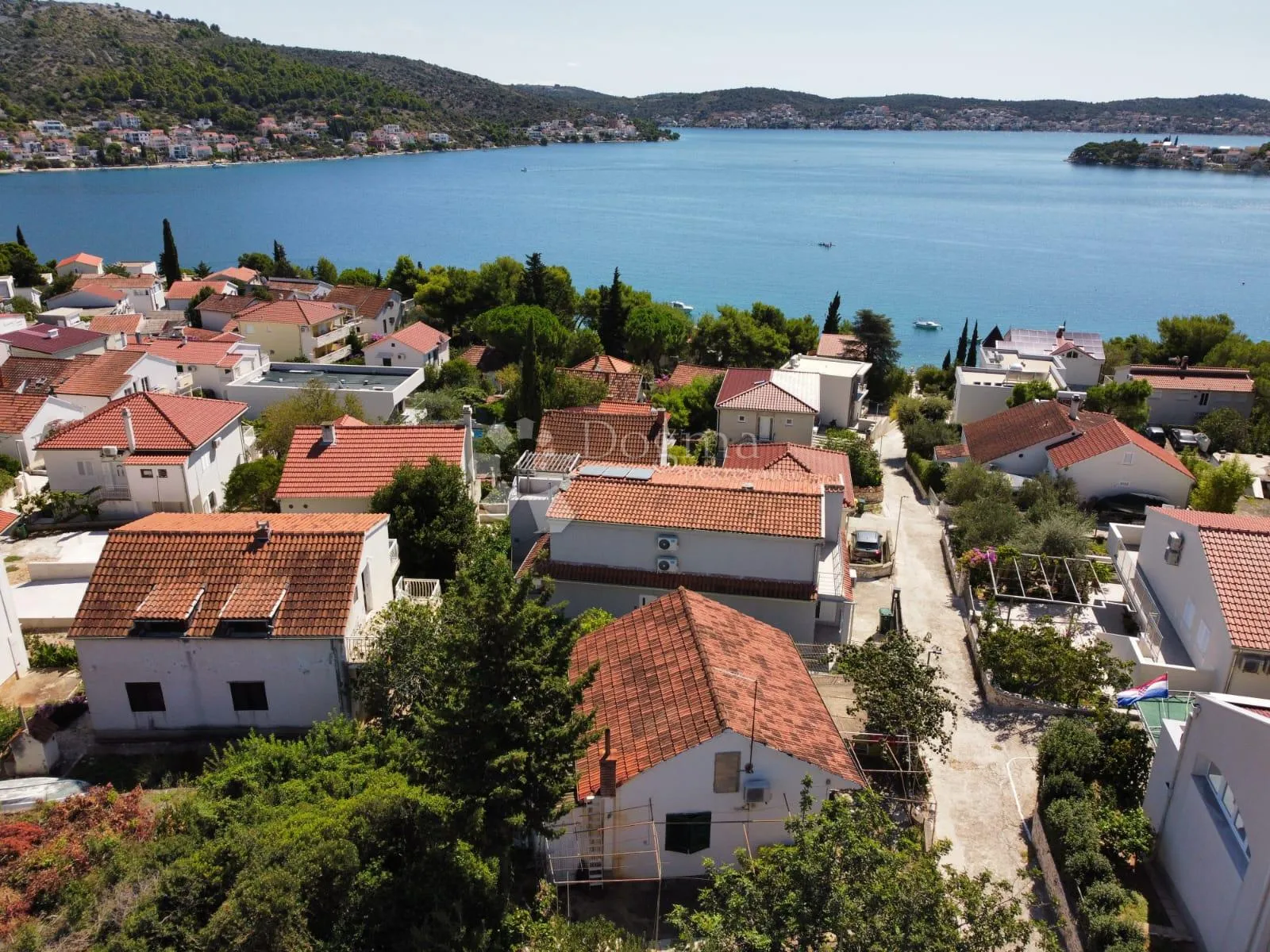 ROGOZNICA - VIKENDICA S PREDIVNIM POGLEDOM 140M OD MORA - cover