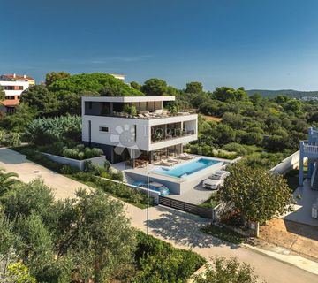 MODERNA VILA S MOREM NA DLANU! - cover