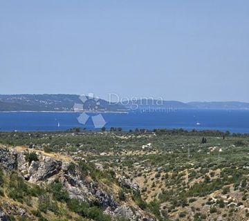 Poljoprivredno zemljište s pogledom na more, Ložišća - cover