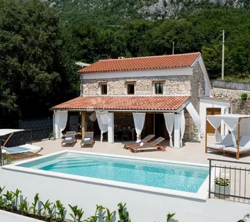 Kamena vila s bazenom Bribir - cover