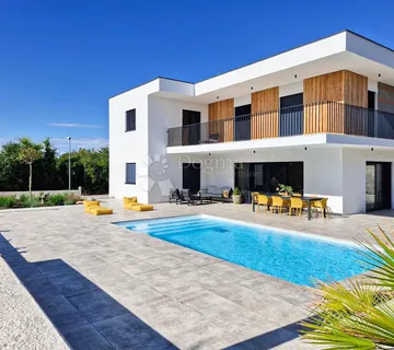 Umag, luksuzna vila s 4 spavaće sobe, bazenom i pogledom na more - cover