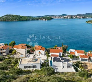 ROGOZNICA- LUKSUZNA VILLA S TOP POGLEDOM - cover