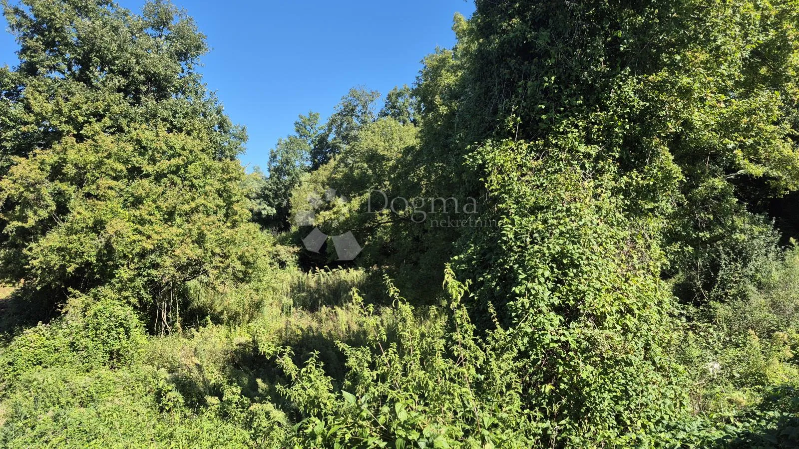 Prodaje se poljoprivredno zemljište površine 1636 m2 u Cukrićima - cover