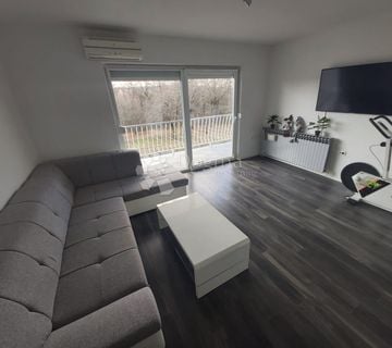 Kuća s dva stana i 8300 m² građevinskog zemljišta - cover