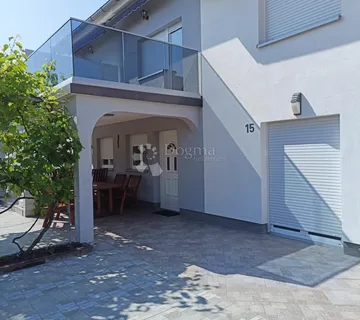 Kuća na Viru s 4 apartmana - 299m2 - cover