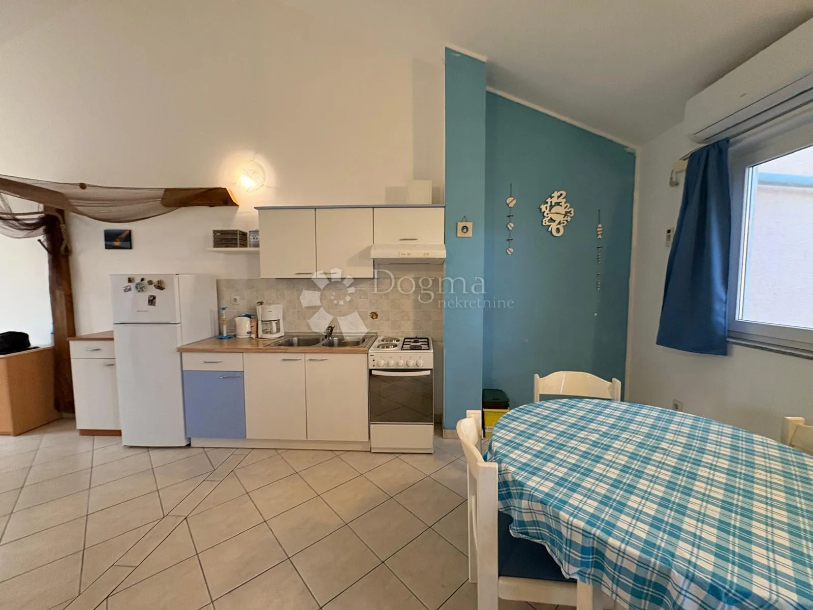 APARTMAN U ŠILU - cover