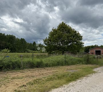 Poljoprivredno zemljište 12.063 m² s gospodarskom zgradom 600 m² - cover