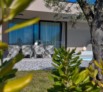 Ekskluzivna smart home vila, kompletno opremljena, s otvorenim pogledom  - cover