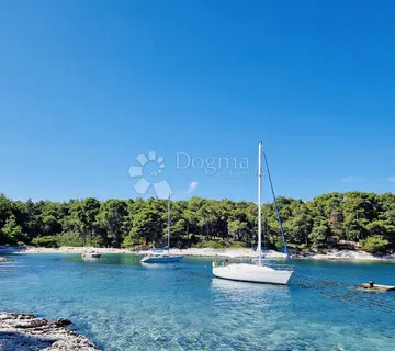 Rajska parcela s pogledom na more - cover