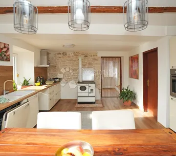 Obiteljski dom u prirodi - cover