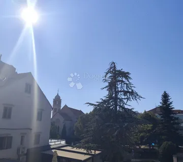 Stan u centru Šibenika - cover