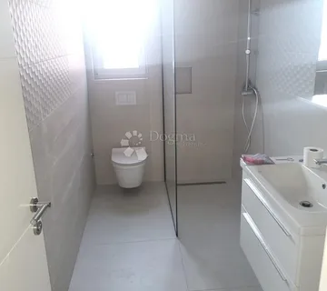 Sofisticirana kuća - novogradnja s tri kategorizirana apartmana - cover
