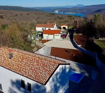 POTPUNO NAMJEŠTENA!! MODERNA KATNICA SA POGLEDOM NA MORE - cover