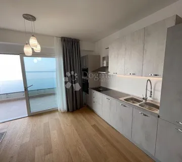 KANTRIDA, novogradnja s parkirnim mjestom i pogledom - cover