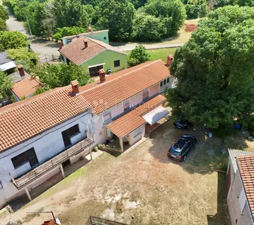 Mali istarski raj-imanje:  nova kuća,kuća za obnovu, konoba, garaža i terasa ispod stoljetnog drveta - cover