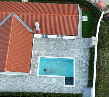 Kuća s pogledom na grad - cover