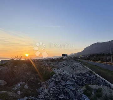 Atraktivno građevinsko zemljište uz Kaštelansku magistralu – M7 zona, dugoročan najam uz mogućnost otkupa - cover