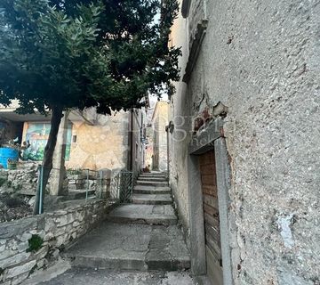 PRILIKA!!!! RIJETKOST U PONUDI!!! SAMOSTOJEĆA KUĆA SA POGLEDOM NA MORE U STAROGRADSKOJ JEZGRI - cover