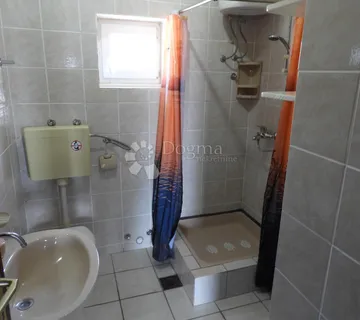 ROGOZNICA - Apartmanska kuća sa spektakularnim pogledom - cover