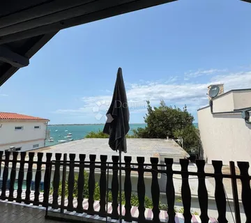 Prekrasna kuća u Vrsima – samo 30 m od mora! - cover