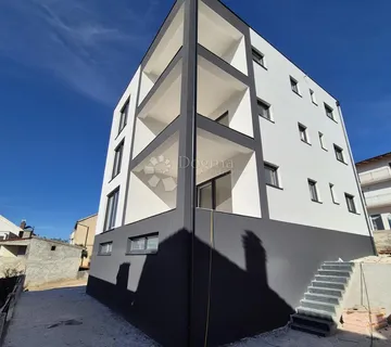 Crnica - prekrasan moderan stan u novogradnji sa pogledom na more S1 - cover