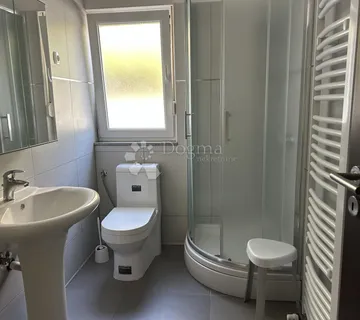 VIŠKOVO BLIZINA  CENTRA STAN SA VRTOM - cover